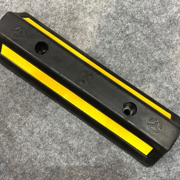 ยางกั้นล้อรถ 48x14x10 Cm.