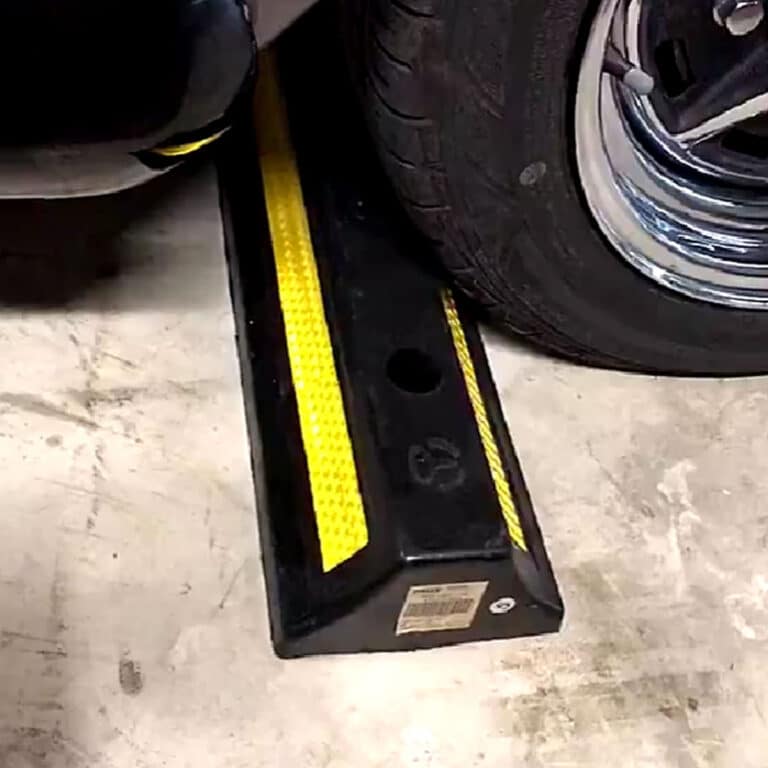 ยางกั้นล้อรถ 48x14x10 Cm.