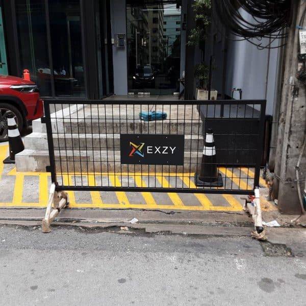 แผงกั้นจราจรชนิดตะแกรงเหล็ก