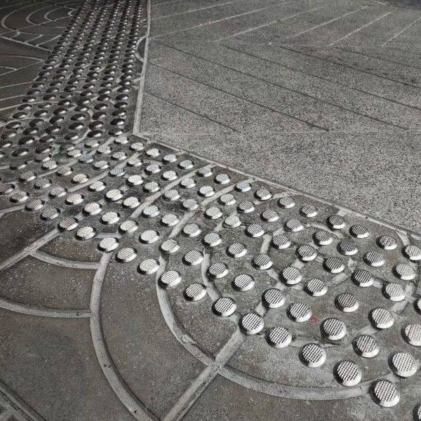 ปุ่มทางเดินคนพิการ