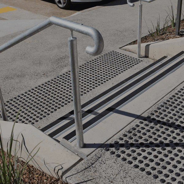 ปุ่มทางเดินคนพิการแนวจุดลายวงกลม