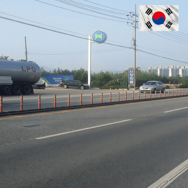 เสาล้มลุกแบ่งเลนพร้อมฐานยาง