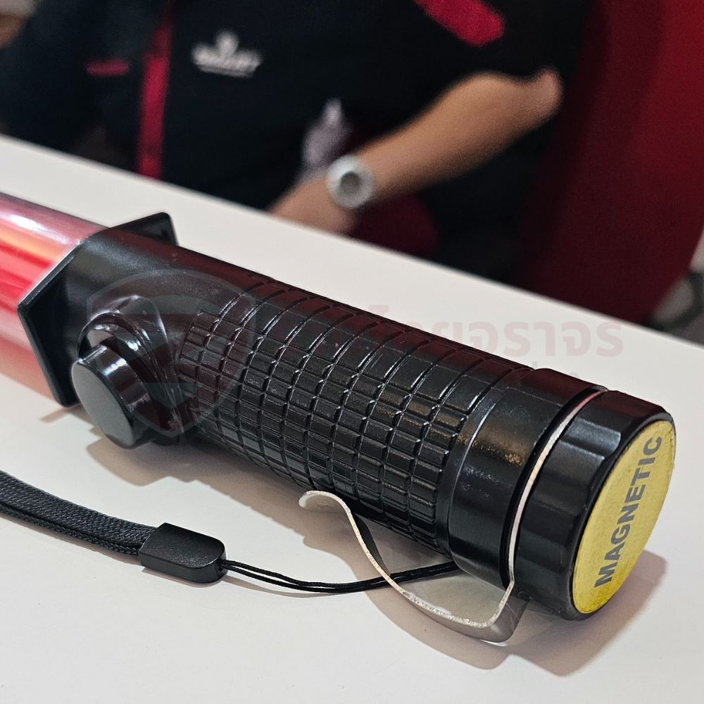 กระบองไฟกระพริบแบบพกพา ขนาด 29x3.5 Cm. 3 จังหวะ ไฟกระพริบ,ไฟค้าง,ไฟฉาย ฐานแม่เหล็ก (และมีนกหวีดไฟฟ้าในตัว)(ส่ถ่าน) - Image 4