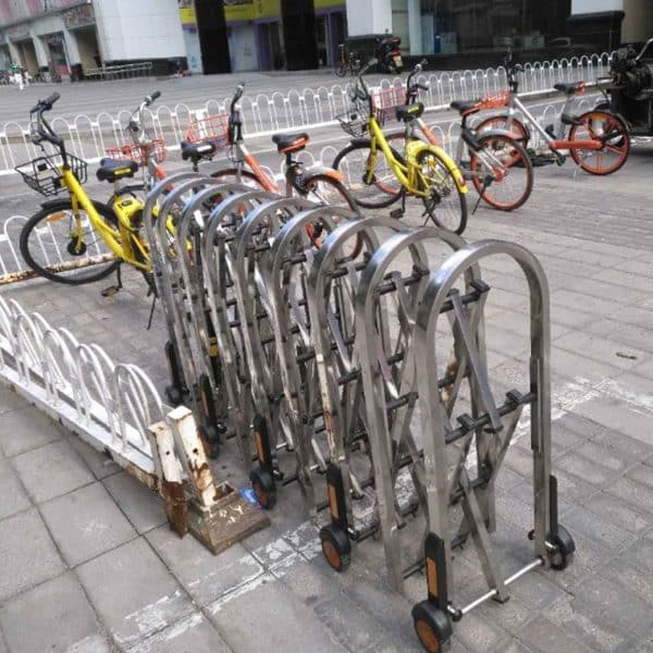 แผงกั้นยืดหดได้