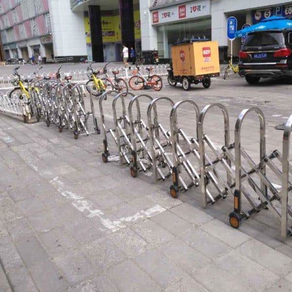 แผงกั้นยืดหดได้