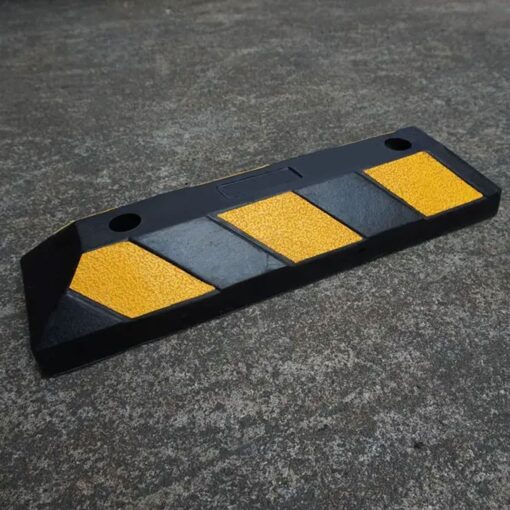 ยางกั้นล้อรถ 55x15x15 Cm.