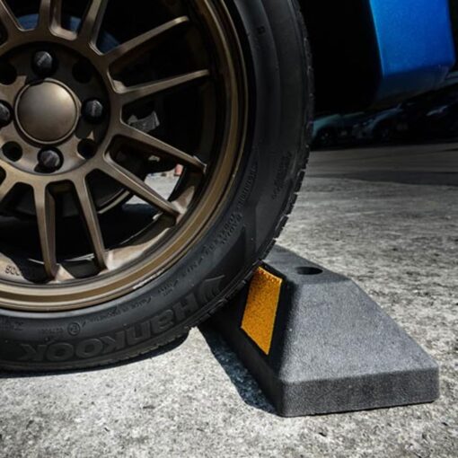 ยางกั้นล้อรถ 55x15x15 Cm.