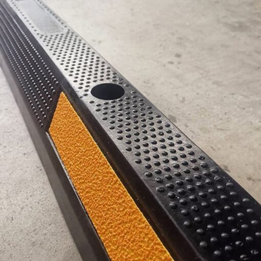 ยางกั้นล้อชนิดยาว