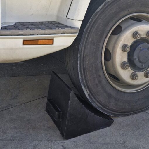 ยางกั้นล้อขนาดใหญ่ 29x33x26 Cm.