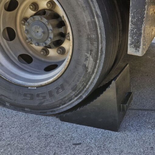 ยางกั้นล้อขนาดใหญ่ 29x33x26 Cm.