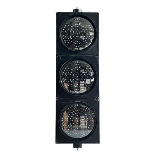 ไฟจราจร 3 ดวงโคม ขนาด 300 mm. พร้อม Black Board และ อุปกรณ์ขาจับ