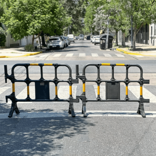 แผงกั้นพลาสติก สีดำ