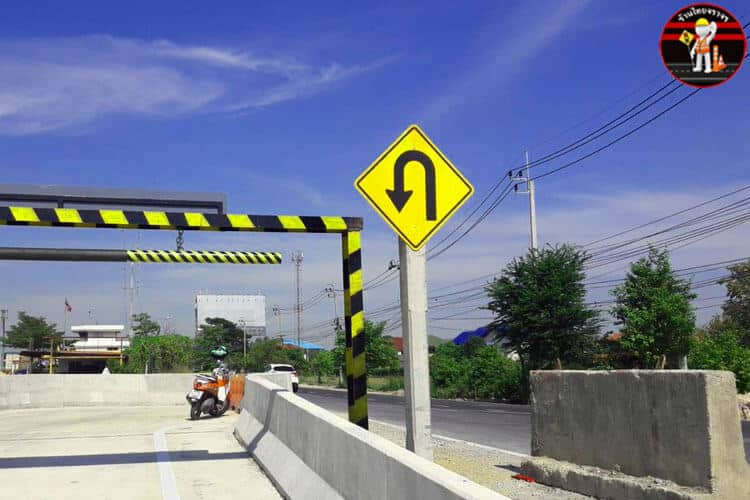 ป้ายเตือนทางจุดกลับรถไปทางซ้าย