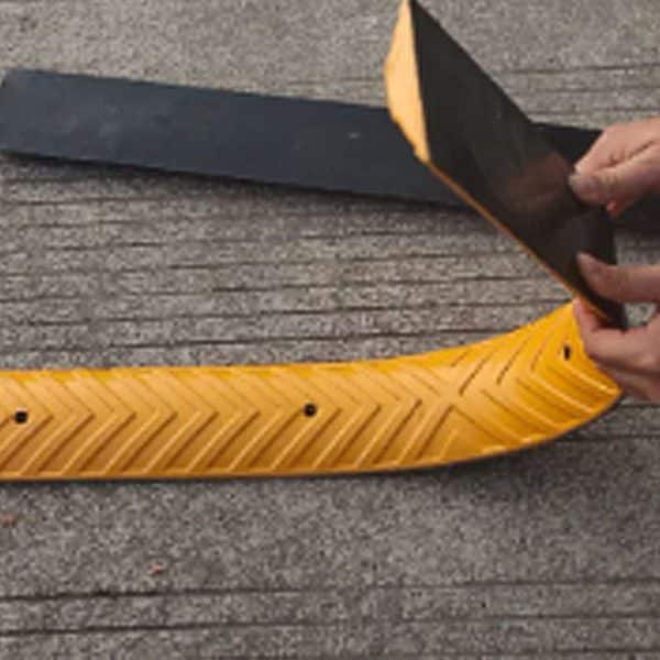 ยางเส้นสะเทือนชะลอความเร็ว