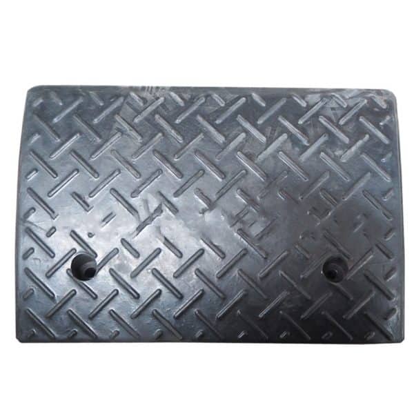 ยางปีนฟุตบาท ขนาด 48x32x13 Cm.