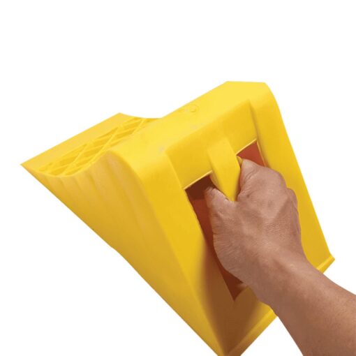 พลาสติกกั้นล้อ ขนาด 39x16x17 Cm.