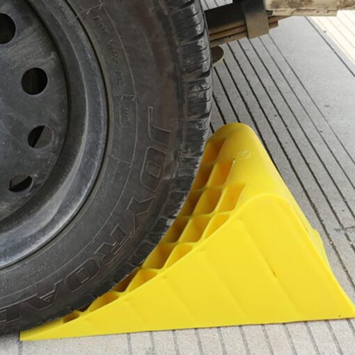 พลาสติกกั้นล้อ ขนาด 39x16x17 Cm.