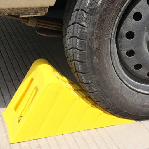 พลาสติกกั้นล้อ ขนาด 39x16x17 Cm.