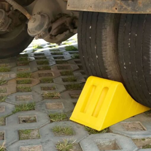 พลาสติกกั้นล้อ ขนาด 39x16x17 Cm.