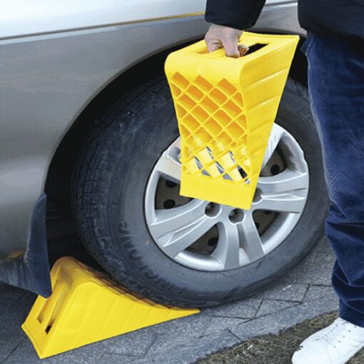 พลาสติกกั้นล้อ ขนาด 39x16x17 Cm.