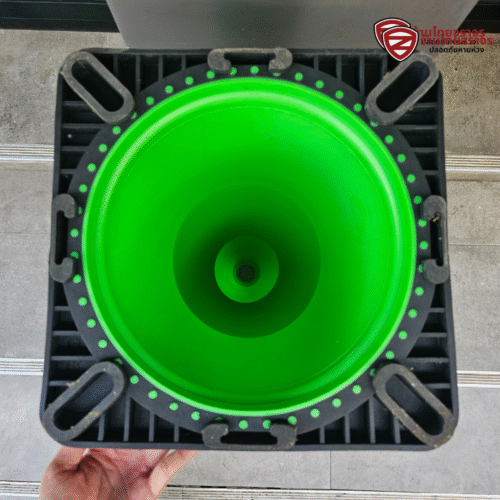 กรวยจราจร PCV สีเขียว ฐานยาง