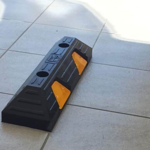 ยางกั้นล้อ ขนาด 15.5×55.5×10 Cm.