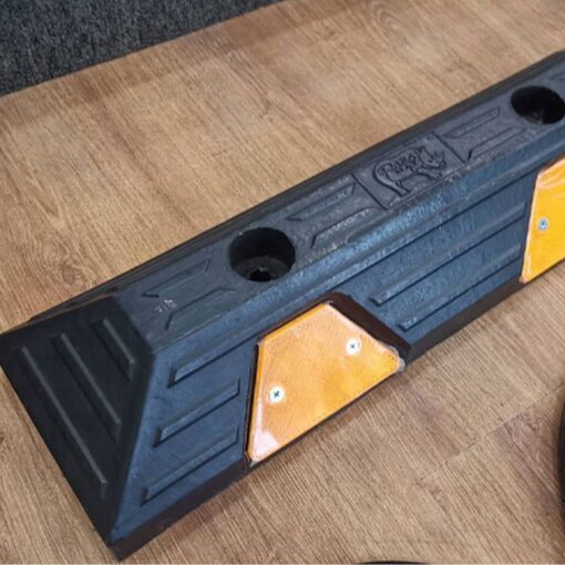 ยางกั้นล้อ ขนาด 15.5×55.5×10 Cm.