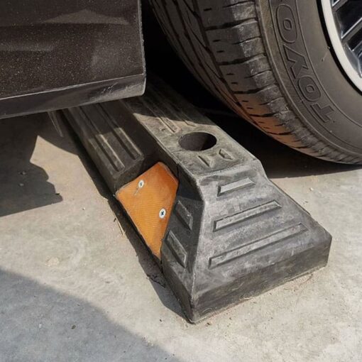 ยางกั้นล้อ ขนาด 15.5x182x10 Cm.