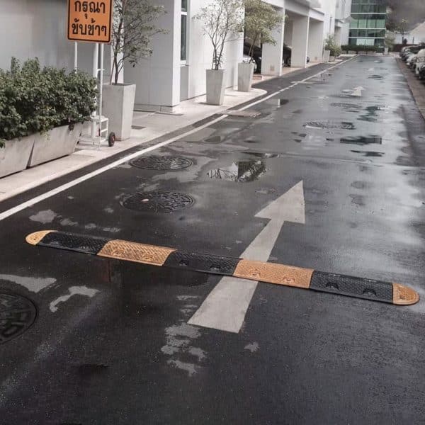 พลาสติกชะลอความเร็ว