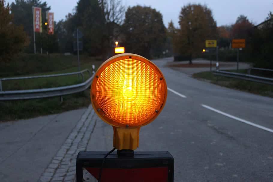 traffic-warining-light