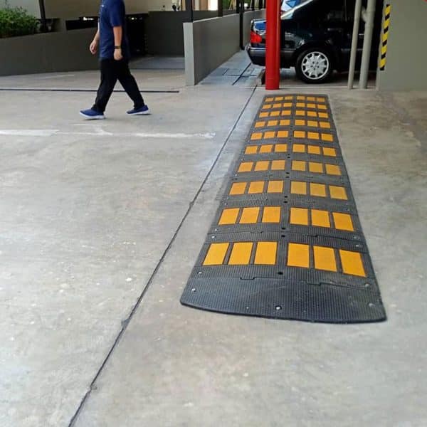 ยางชะลอความเร็ว