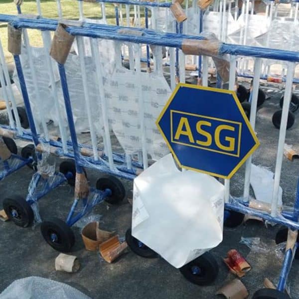 แผงกั้นจราจรสีน้ำเงิน