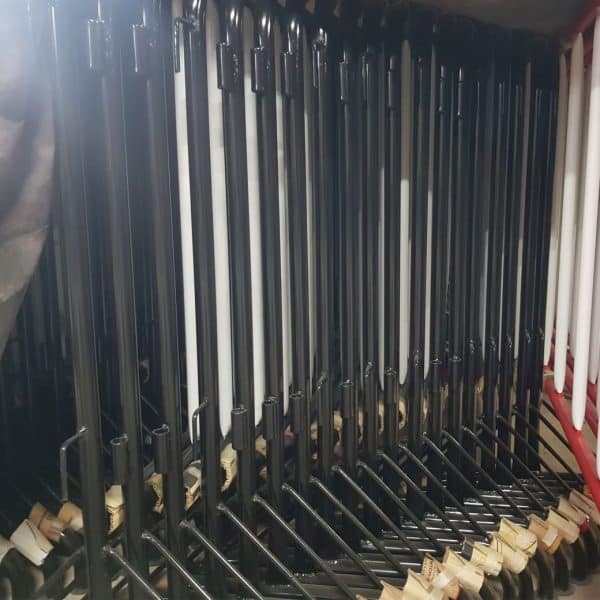 แผงกั้นจราจรสีดำ