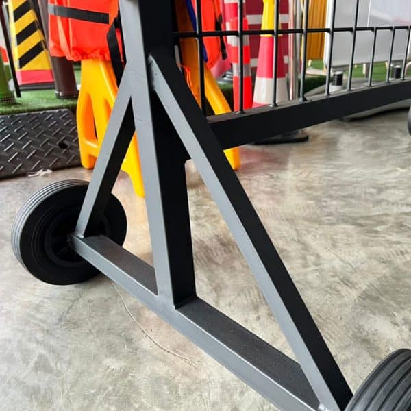 แผงกั้นจราจรชนิดตะแกรงเหล็ก