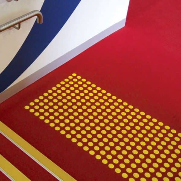 ปุ่มทางเดินคนพิการพลาสติก