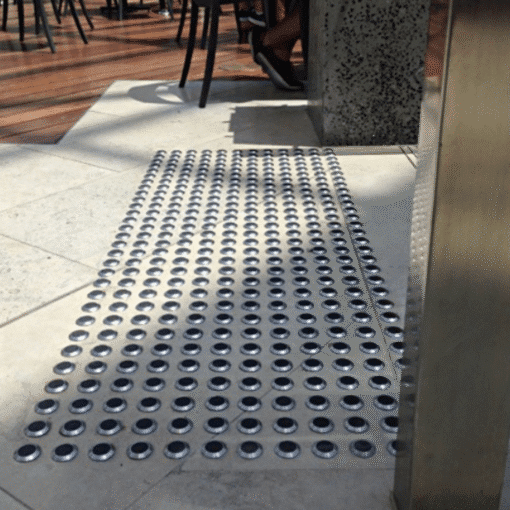 ปุ่มทางเดินคนพิการสแตนเลสแนวจุด