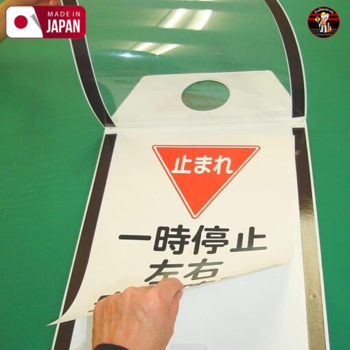 ป้ายติดตั้งบนกรวยจราจร