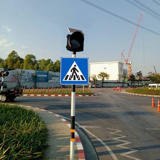 ป้ายคนข้ามถนนพร้อมไฟกระพริบโซล่าเซลล์