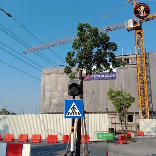 ป้ายคนข้ามถนนพร้อมไฟกระพริบโซล่าเซลล์