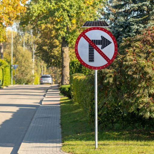 ป้ายไฟกระพริบโซล่าเซลล์ ห้ามเลี้ยวขวา