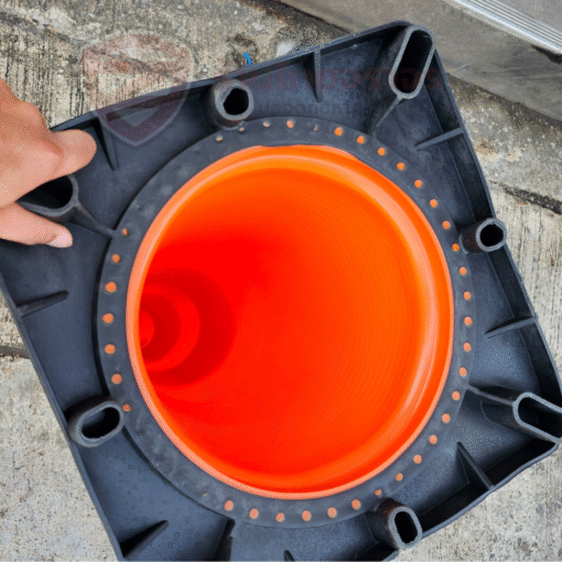 กรวยจราจร PVC ขนาด 70 ซม. ฐานยางเพิ่มน้ำหนัก