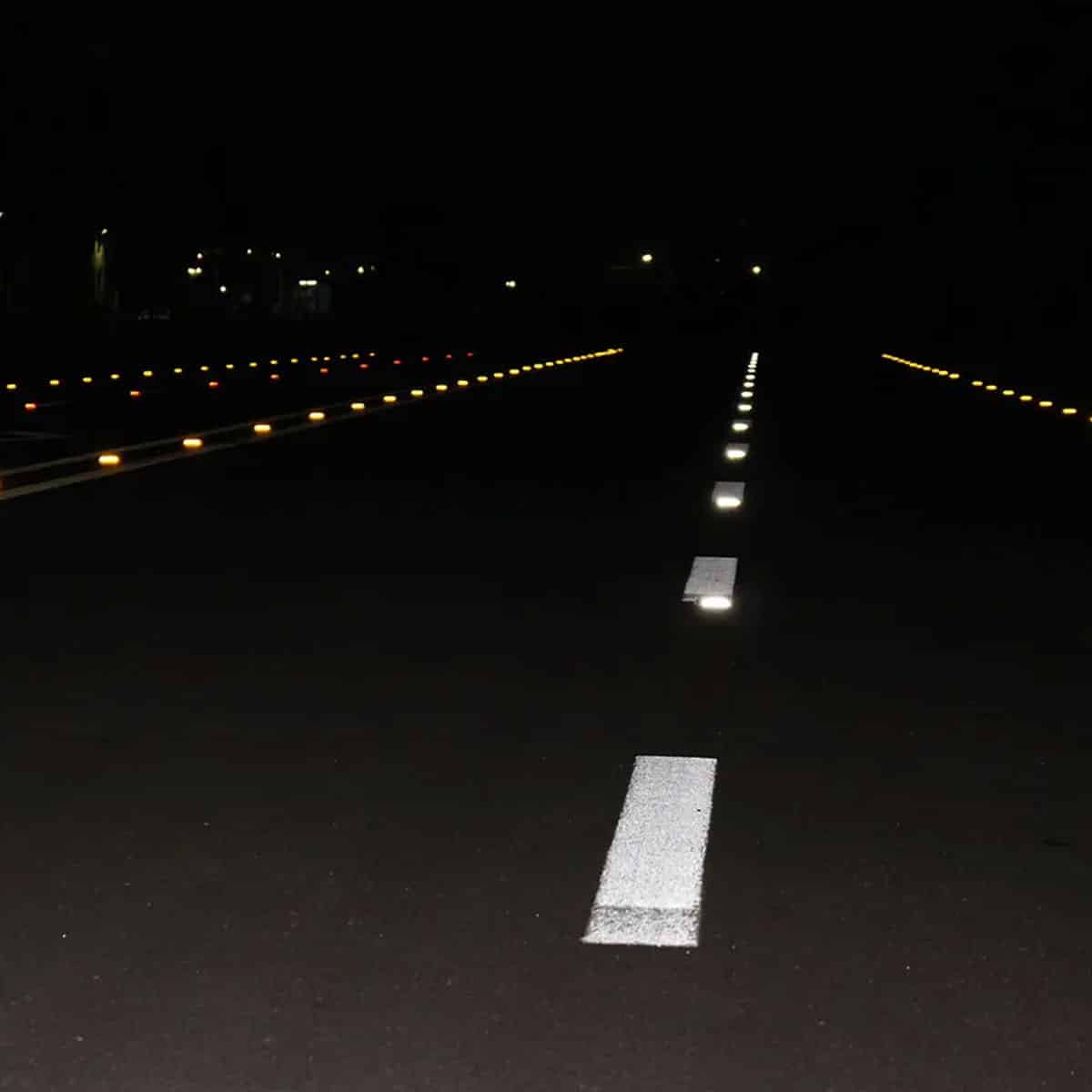 หมุดถนนสะท้อนแสงพลังงานแสงอาทิตย์ เเบบด้านเดียว ขนาด 103x103x23 mm. - Image 6